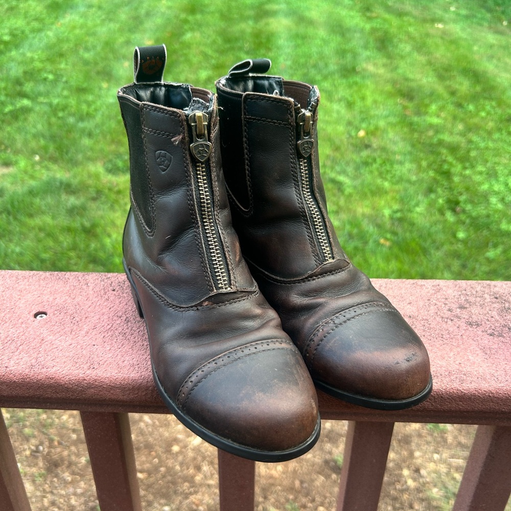 Ariat kids paddock boots size 2